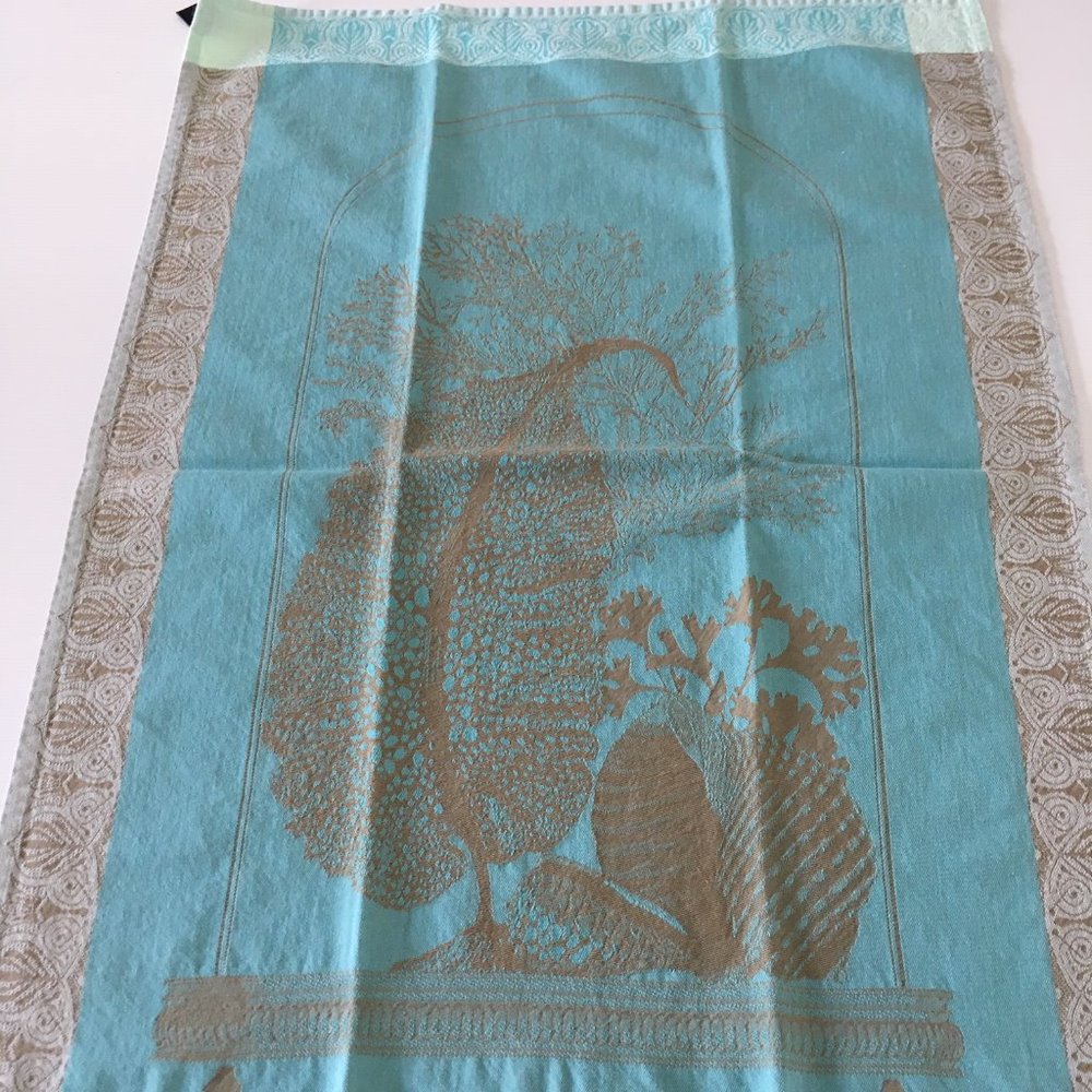 Le Jacquard Francais kitchen towel sea fan.